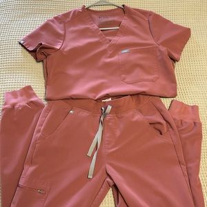 FIGS Jogger set- size small
